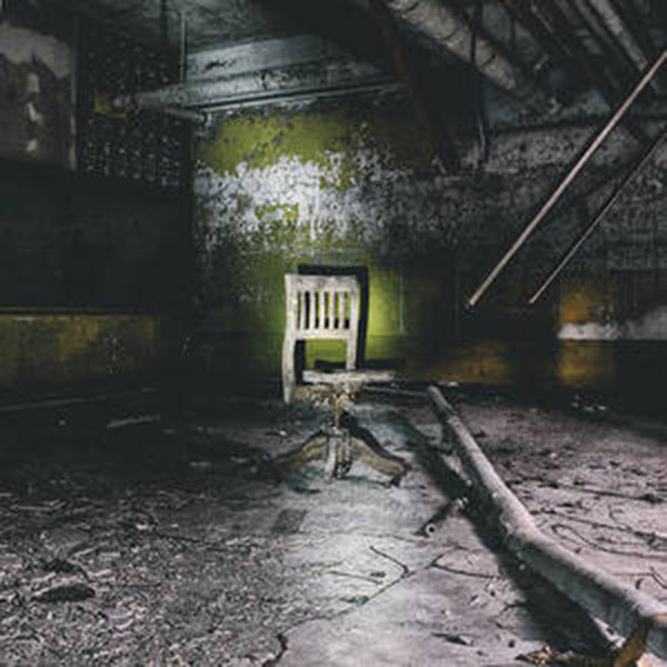chair-in-creepy-abandoned-basement